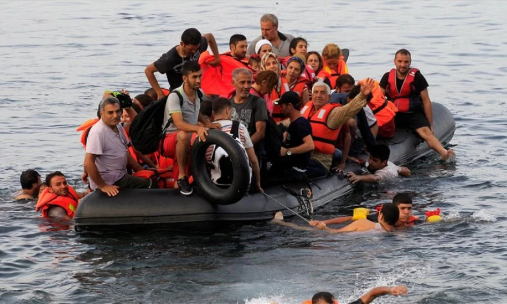 Ποια σύνορα; ποιοι έλεγχοι; Κρουαζιέρα στο Αιγαίο λαθρομεταναστευτικό πλοίο και μετά βόλτα με το ΚΤΕΛ